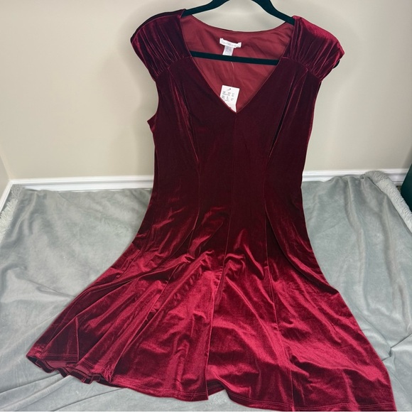 Red Velvet Midi Dress London Times | Coquette Holiday Party Glam Burgundy - Picture 5 of 7